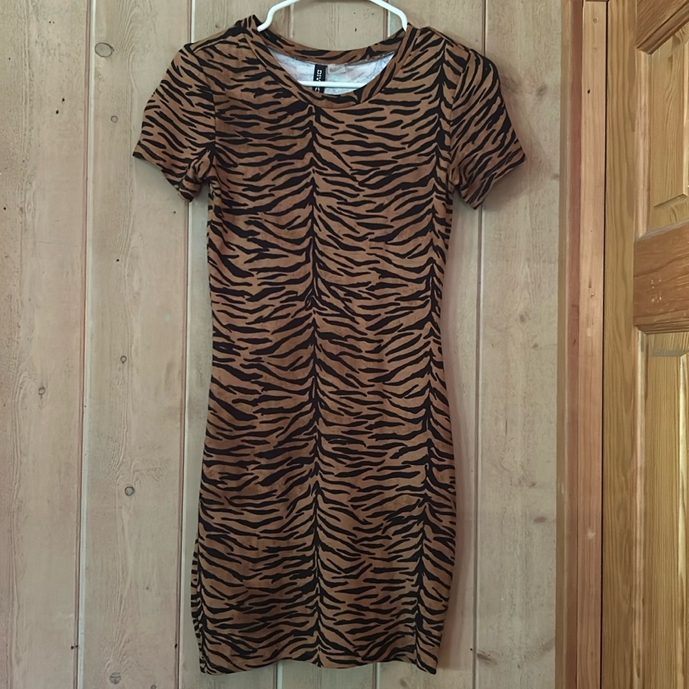 H&M Tiger dress size 6